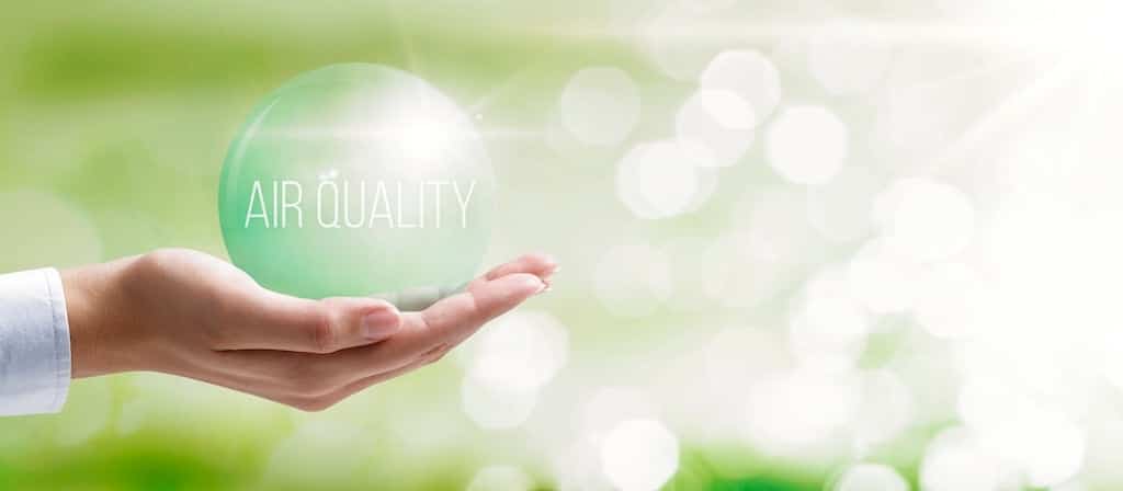 Hand holding a bubble that says "Air Quality" on a green background | Indoor Air Quality Services in Dallas, Frisco, and Plano, TX